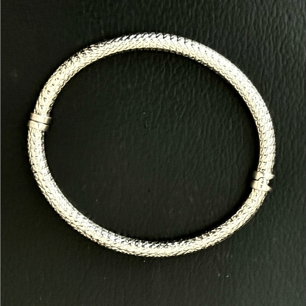 .925 Sterling Silver Milor made in Milan Italy solid textured bangle bracelet